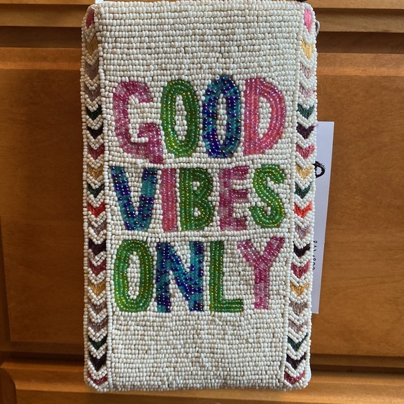 Good Vibes Only Beaded Bag - Picture 2 of 5